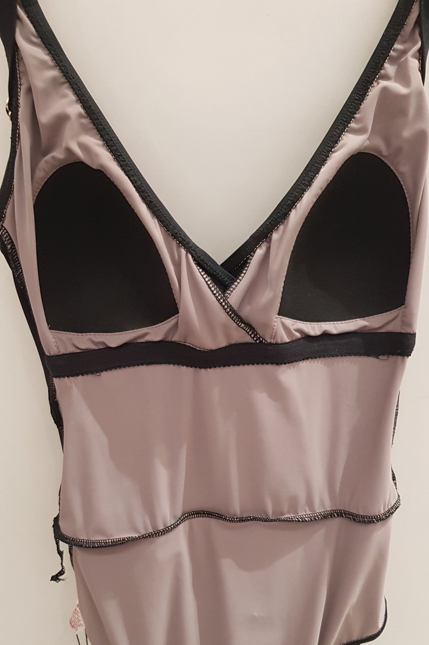 בגד ים שלם מחטב מעטפה ביונסה שחור