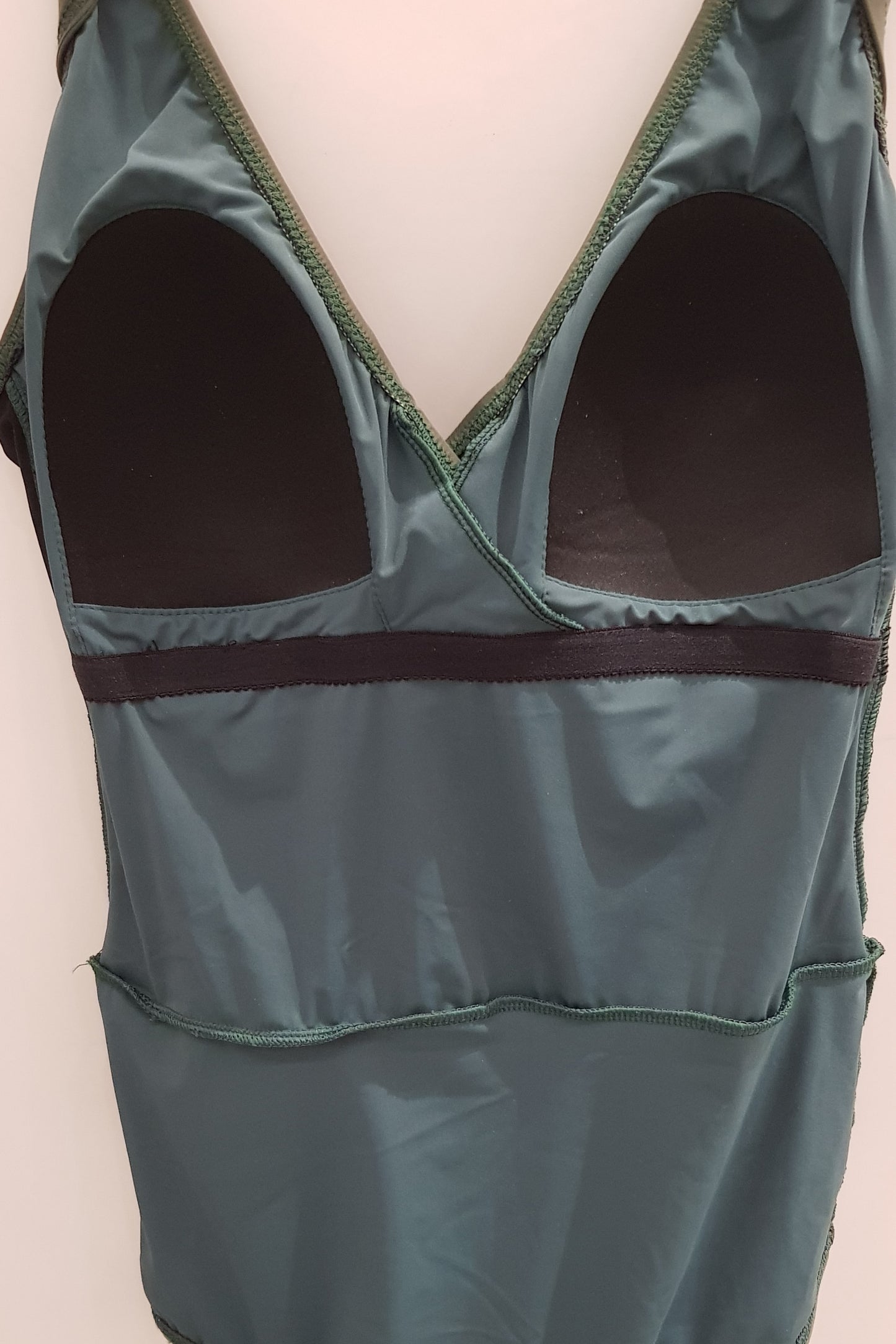 בגד ים שלם מחטב מעטפה ביונסה ירוק זית