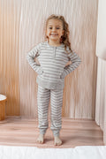 פיג'מה לילדות חום פסים מפתח עגול עם כפתורים 95% כותנה 5% אלסטן